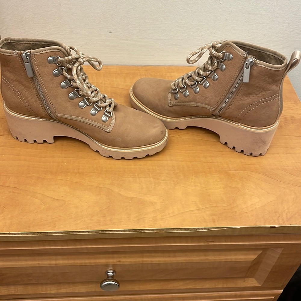 Hiking fashion boot